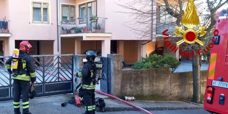 Tempio Pausania: a fuoco un appartamento, sul posto i vigili del fuoco