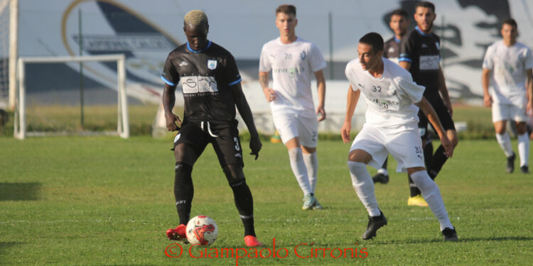 Dopo il pirotecnico 3 a 3 nell’anticipo Bosa-Tharros, il campionato d’Eccellenza propone oggi altre sfide molto interessanti