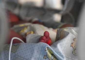 Un abbraccio per accogliere i piccoli “nati troppo presto”