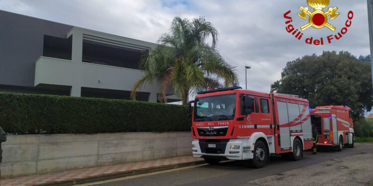 La squadra di pronto intervento dei vigili del fuoco della sede di Iglesias, è intervenuta per l’incendio in un’abitazione nel comune di Decimoputzu