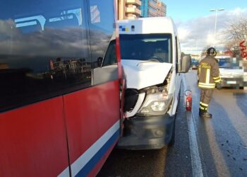 Sassari: incidente stradale a Predda Nieddu, fronte Vialetto: sul posto i vigili del fuoco