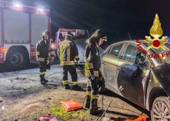 Incidente stradale all’altezza della galleria di Sedilo, sul posto i vigili del fuoco
