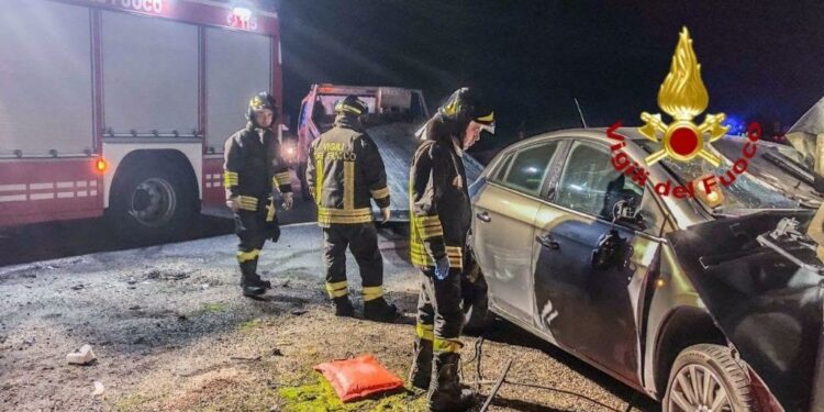 Incidente stradale all’altezza della galleria di Sedilo, sul posto i vigili del fuoco