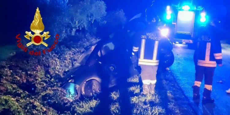 Vigili del fuoco in azione sulla Paulilatino-Santu Lussurgiu