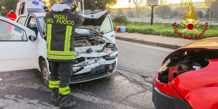 Ghilarza: incidente stradale in prossimità del bivio del 131 Dcn, sul posto i vigili del fuoco