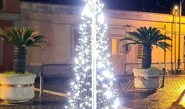 Zeddiani: accese le luminarie di Natale