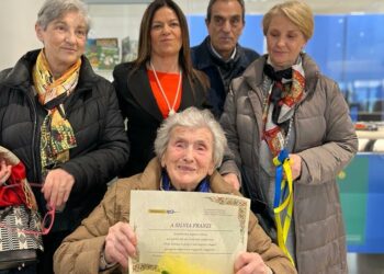 Ad Oristano, la signora Silvia Franzi festeggia i suoi 100 anni nell’ufficio postale di via Mariano