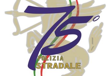 A Cagliari, per il 75° anniversario della riorganizzazione dei servizi di Polizia Stradale, la Polizia di Stato incontra giovani calciatori