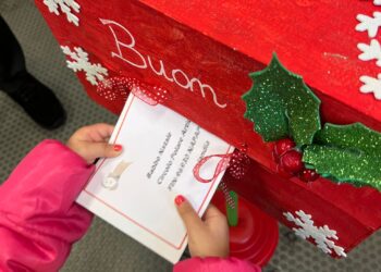 A Muravera i bambini della scuola dell’infanzia in ufficio postale per spedire le letterine a Babbo Natale