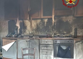 Galtellì: a fuoco un’abitazione, sul posto i vigili del fuoco