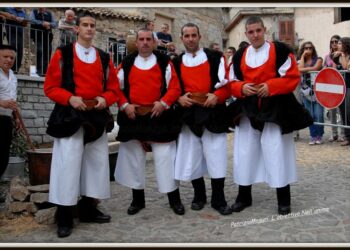 Cori a tenore, artigianato e degustazioni: sabato 17 e domenica 18 appuntamento a Dolianova con la quarta edizione del festival “Dolia è”