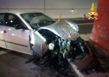 Incidente stradale nella galleria “Li Cupponeddi”, sul posto i vigili del fuoco