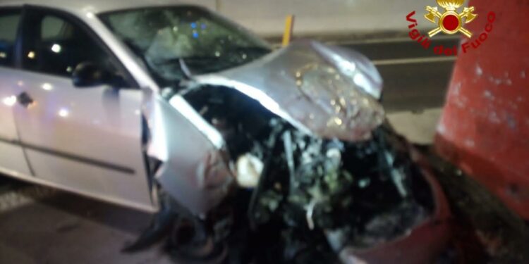 Incidente stradale nella galleria “Li Cupponeddi”, sul posto i vigili del fuoco