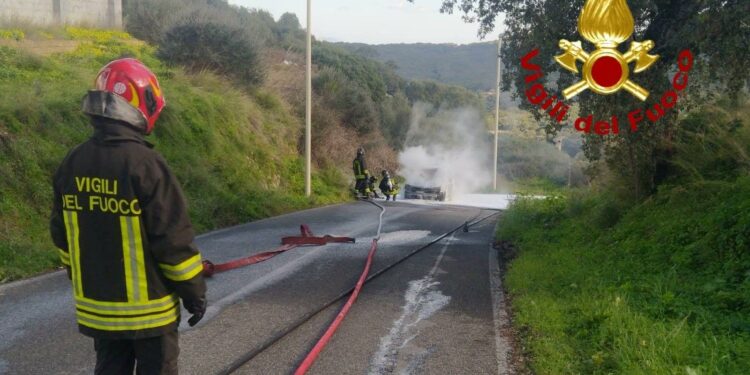 Luogosanto: a fuoco un’auto alimentata a Gpl