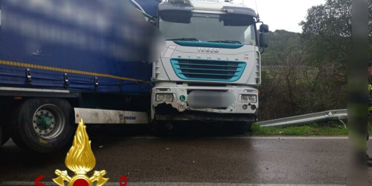 Incidente stradale tra Sant’Antonio di Gallura e Priatu, sul posto i vigili del fuoco