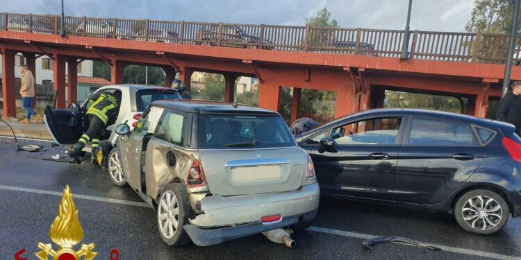Olbia: incidente stradale in via Escrivà, due persone finiscono in ospedale