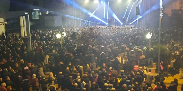 Tortolì: oltre 4mila persone in piazza per salutare il 2023