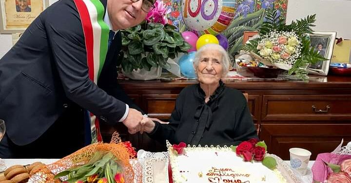 Nuoro e Lollove festeggiano i cento anni di zia Maria Gusai