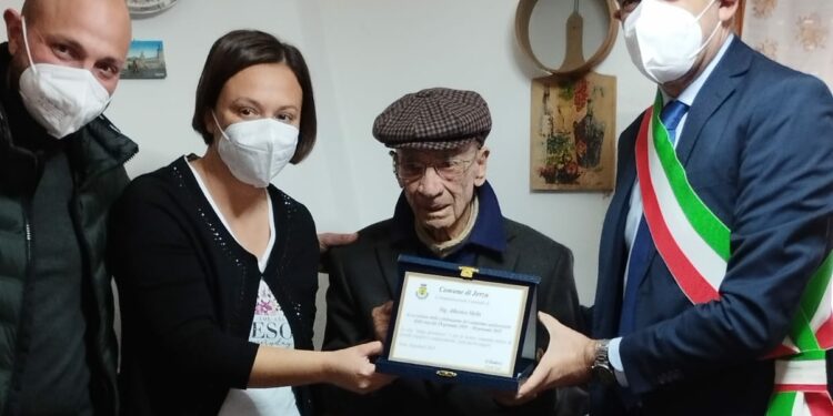Jerzu festeggia i 100 anni di zio Alberico Melis