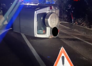 A Tortolì un’auto ha urtato un cordolo in cemento sulla SS 198 e si è ribaltata, una persona in ospedale