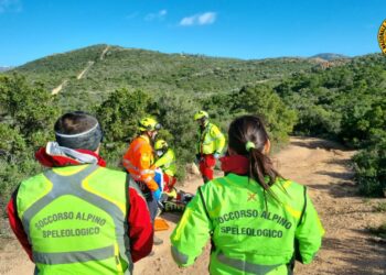 Sinnai: motociclista si infortuna sulla strada che conduce al potabilizzatore della diga di Corongiu, lo salva il Soccorso Alpino e Speleologico 
