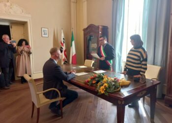 Constantin Prisaca, nato in Romania nel 1976, è cittadino italiano, dopo 16 anni vissuti a Porto Torres come odontotecnico