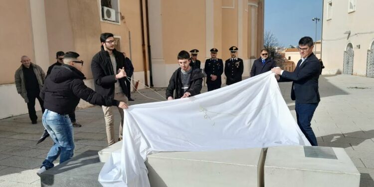 Nuoro: inaugurata l’installazione “Con Grazia” dedicata a Grazia Deledda