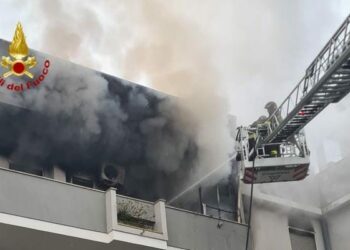 Incendio in un’abitazione al terzo piano di un edificio di Piazza Sforza, a Cagliari