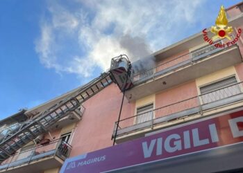 Una squadra dei vigili del fuoco è intervenuta a Selargius, per l’incendio sviluppatosi in un appartamento, presumibilmente per una fuga di gas nel locale cucina