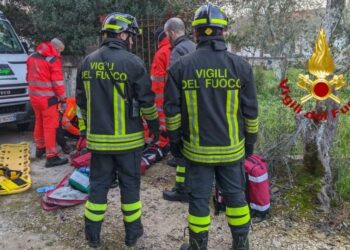 Sassari: rimane schiacciata fra un muro ed il suo furgoncino, soccorsa una persona