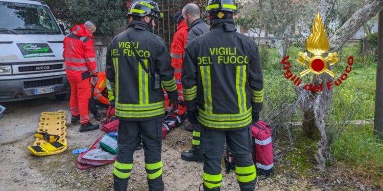 Sassari: rimane schiacciata fra un muro ed il suo furgoncino, soccorsa una persona