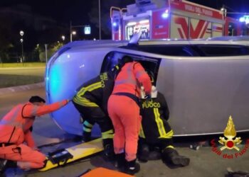 Incidente stradale alla rotonda di via Peretti, a Cagliari, due le auto coinvolte