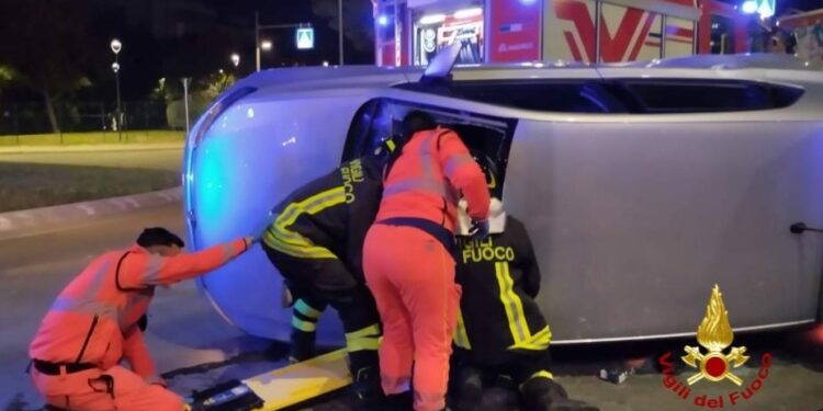 Incidente stradale alla rotonda di via Peretti, a Cagliari, due le auto coinvolte