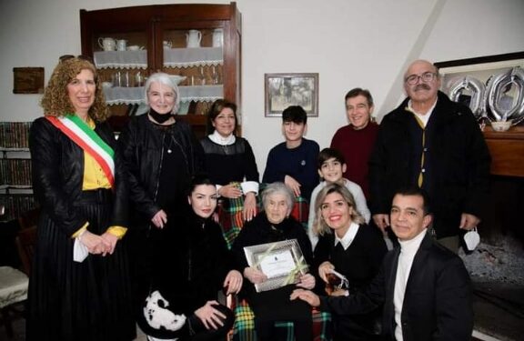 Ortacesus in festa per i cent’anni di zia Adelaide Boi