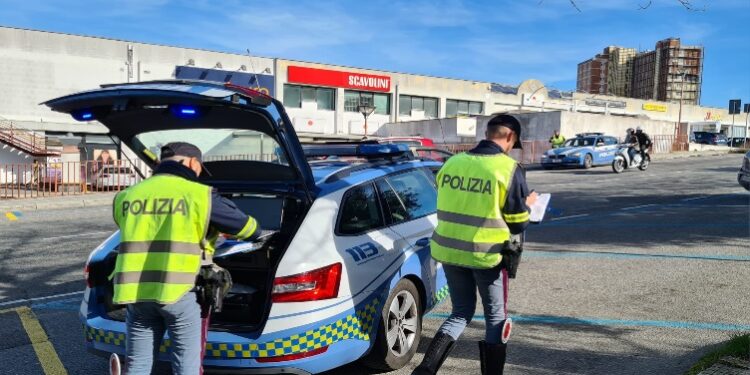 Fermato ad un controllo dalla Polizia Stradale sulla SS 554, un cittadino straniero è stato trovato privo di patente ed assicurazione e positivo all’alcoltest