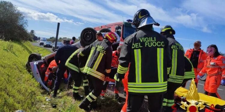 Incidente stradale sulla strada statale 291, sul posto i vigili del fuoco