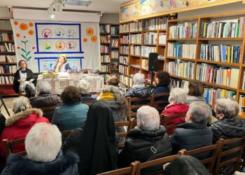 La prima di “Sas bighinas”, lo spettacolo della compagnia teatrale olbiese “Sa meghina e s’oju”, è andata in scena a Gavoi