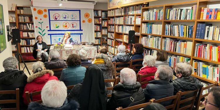 La prima di “Sas bighinas”, lo spettacolo della compagnia teatrale olbiese “Sa meghina e s’oju”, è andata in scena a Gavoi