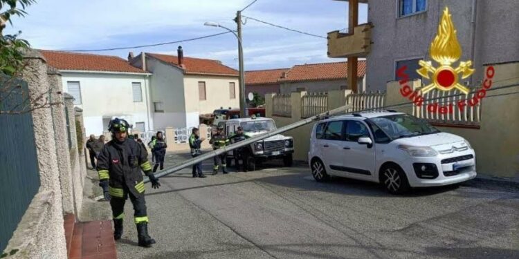 Forte vento nel Nuorese, diversi interventi dei vigili del fuoco