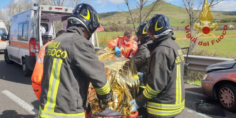 Incidente stradale all’altezza di Cossoine, intervengono i vigili del fuoco e l’elisoccorso