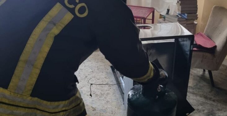 Incendio in un’abitazione a Nuoro, originato da una perdita di gas, nessun danno alle persone