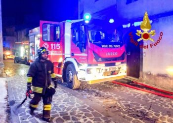 Scano di Montiferro: a fuoco un’abitazione, sul posto i vigili del fuoco