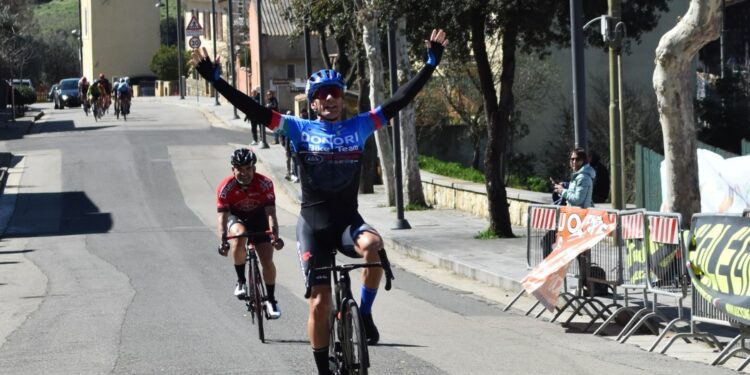 A Nureci Emiliano Murtas si impone in volata