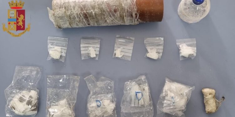 La Polizia di Stato di Cagliari ha arrestato un diciottenne, incensurato, per detenzione ai fini di spaccio di sostanze stupefacenti