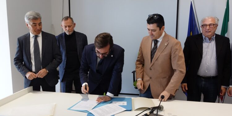 E’ stato firmato stamane il protocollo d’intesa per la riorganizzazione dei servizi di trasporto nell’area portuale di Porto Torres