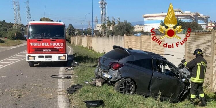 Incidente stradale sulla strada Statale 195 Sulcitana