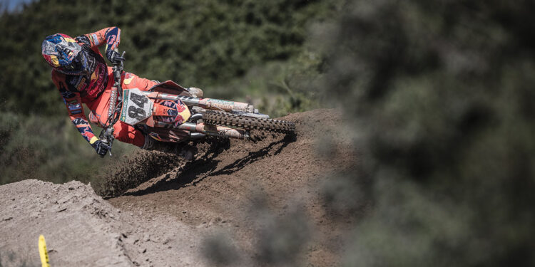 Jeffrey Herlings vince il GP della Sardegna MXGP. Jago Geerts fa sua la MX2 e Andrea Bonacorsi l’EMX250