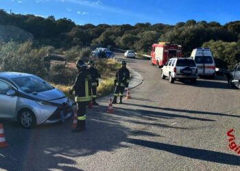 Priatu: scontro frontale fra due auto, tre persone in ospedale