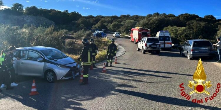 Priatu: scontro frontale fra due auto, tre persone in ospedale