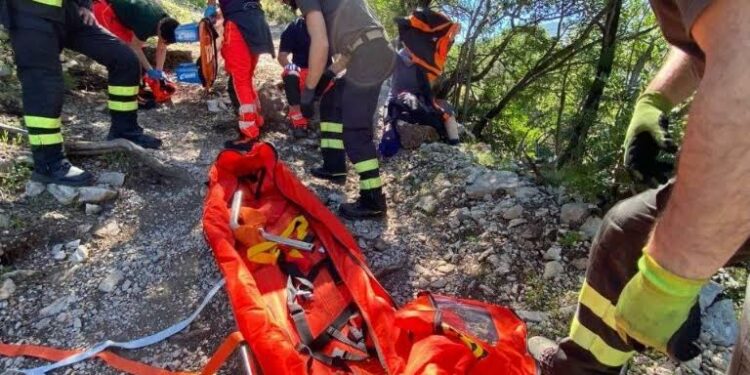 Dorgali: cade rientrando dal sito archeologico di Tiscali, soccorsa una turista tedesca